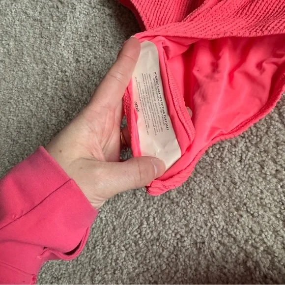 NWT Aerie Crinkle Halter Cheekiest One Piece Swimsuit Coral Sun Medium - Picture 7 of 8